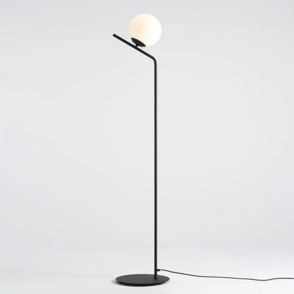 Arts - Gulvlampe i sort metal og hvidt glas