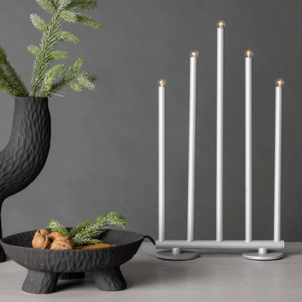 Smokey- Bordlampe i sølvfarvet metal med fem dæmpbare LED-lys