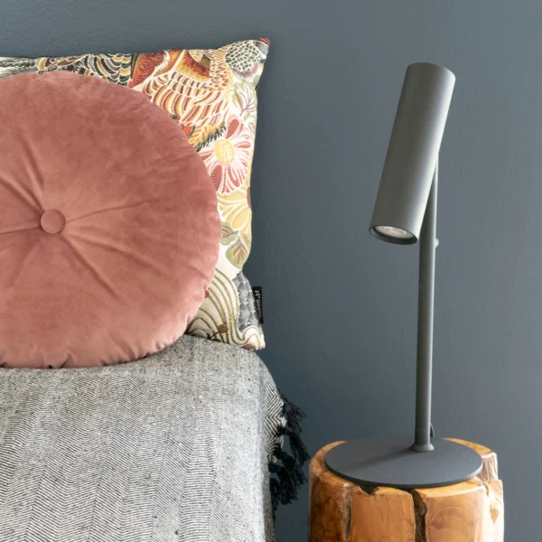 Tubox - Bordlampe i sort metal