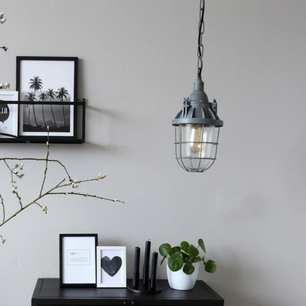 Adra - industriel loftlampe i grå metalfarve