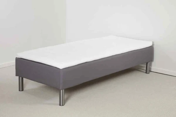 Lea boksmadras 90 x 210 med topmadras og ben 6 cm koldskum