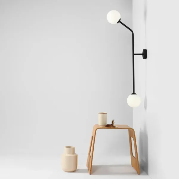Limelight - Væglampe i sort metal og hvidt glas, højde 99 cm